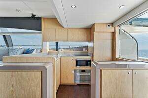 2013 Ferretti Yachts 620 thumbnail 10