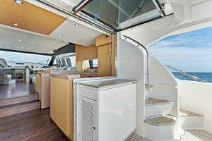 2013 Ferretti Yachts 620 thumbnail 11
