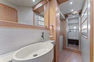 2013 Ferretti Yachts 620 thumbnail 28