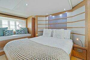 2013 Ferretti Yachts 620 thumbnail 6