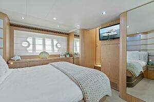 2013 Ferretti Yachts 620 thumbnail 24