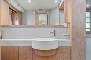 2013 Ferretti Yachts 620 thumbnail 27