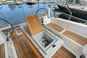 2018 Beneteau 41.1 thumbnail 5