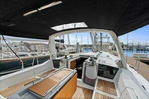 2018 Beneteau 41.1 thumbnail 2