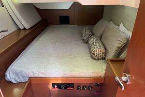2013 Beneteau Oceanis 48 thumbnail 38