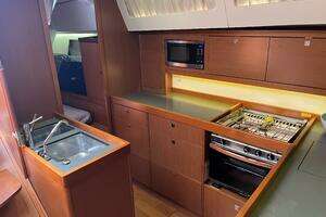 2013 Beneteau Oceanis 48 thumbnail 26