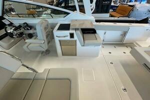 29ft Boston Whaler Yacht For Sale