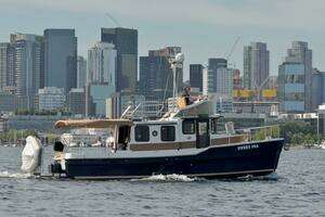 2013 Ranger Tugs R-31 CB thumbnail 1