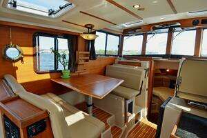 2013 Ranger Tugs R-31 CB thumbnail 10