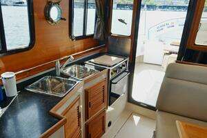 2013 Ranger Tugs R-31 CB thumbnail 11