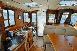 2013 Ranger Tugs R-31 CB thumbnail 5