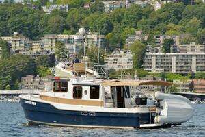 2013 Ranger Tugs R-31 CB thumbnail 2