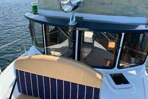 2013 Ranger Tugs R-31 CB thumbnail 23