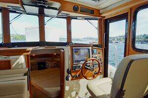 2013 Ranger Tugs R-31 CB thumbnail 8