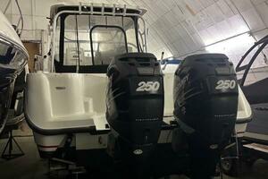 32ft Boston Whaler Yacht For Sale