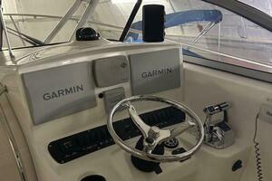 32ft Boston Whaler Yacht For Sale