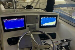32ft Boston Whaler Yacht For Sale