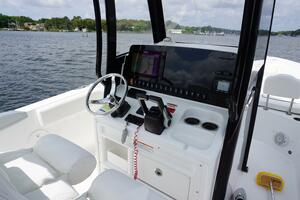 2017 25 SeaHunt 25 Gamefish Helm (8)