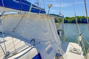 2000-manta-42-sail-9748426-20250405104757010-1_XLARGE.jpg