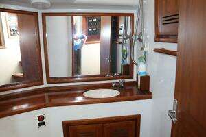 2002 Miller Marine 38 Open thumbnail 8