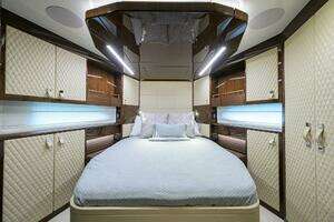 2023 Lazzara Yachts LSX 67 thumbnail 28
