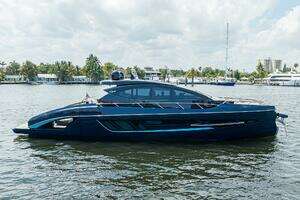 2023 Lazzara Yachts LSX 67 thumbnail 1