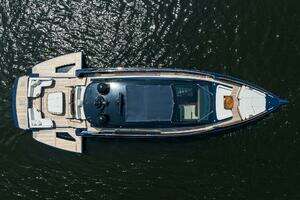 2023 Lazzara Yachts LSX 67 thumbnail 4