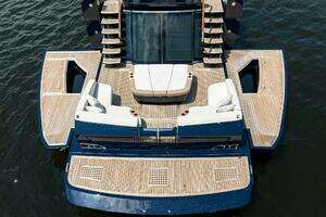 2023 Lazzara Yachts LSX 67 thumbnail 6