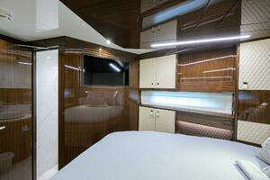 2023 Lazzara Yachts LSX 67 thumbnail 29