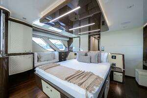 2023 Lazzara Yachts LSX 67 thumbnail 26