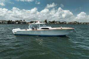 2024 Front Runner 47 CC thumbnail 1