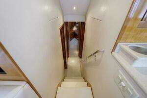 2002 Hatteras 50 Convertible thumbnail 19