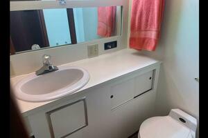 Master Head Ensuite Starboard