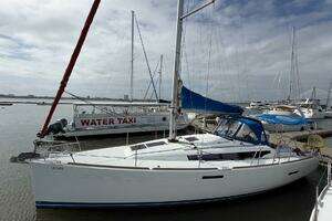 2018 Jeanneau Sun Odyssey 389 thumbnail 1