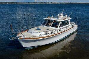 DEFIANCE 2012 Grand Banks Eastbay 46 SX Yacht For Sale in Essex CT