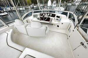 2005 Silverton 35 Motor Yacht thumbnail 5