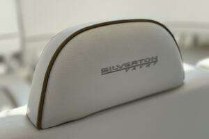 2005 Silverton 35 Motor Yacht thumbnail 7