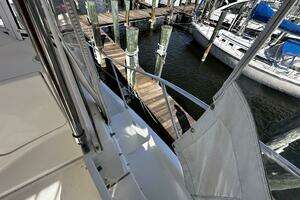 2005 Silverton 35 Motor Yacht thumbnail 9