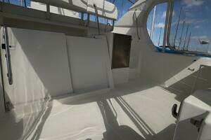 2005 Silverton 35 Motor Yacht thumbnail 30