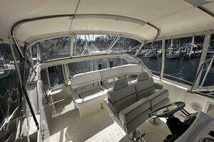 2005 Silverton 35 Motor Yacht thumbnail 3