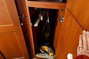 2005 Silverton 35 Motor Yacht thumbnail 34