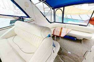 1998 Cruisers Yachts 4270 thumbnail 15