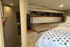 1998 Cruisers Yachts 4270 thumbnail 6