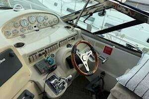 1998 Cruisers Yachts 4270 thumbnail 12