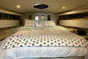 1998 Cruisers Yachts 4270 thumbnail 7