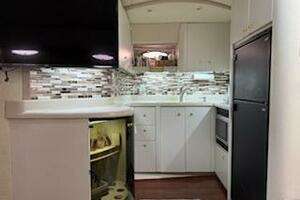 1998 Cruisers Yachts 4270 thumbnail 5