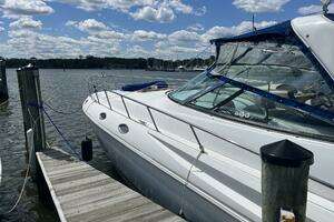 1998 Cruisers Yachts 4270 thumbnail 3