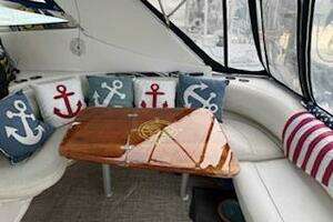 1998 Cruisers Yachts 4270 thumbnail 8