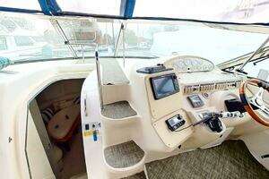 1998 Cruisers Yachts 4270 thumbnail 11