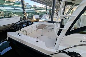 Boat     31ft Boston Whaler Yacht For Sale